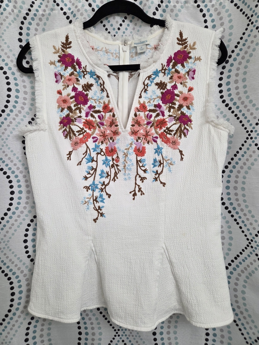 Sundance White Sleeveless Floral Embroidered V-Neck sweet